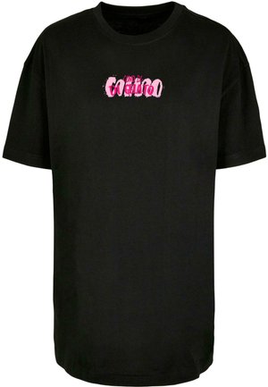 Schwarzes Baumwoll-T-Shirt mit lockerer Passform. Mit einem rosa grafischen Textdesign auf der Brust. Kurze Ärmel und runder Halsausschnitt.