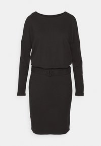 Schwarzes langärmliges Kleid mit lässigem Schnitt, ausgestattet mit einem taillierten Gürtel und Logo-Details auf dem Gürtel. Weicher, strukturierter Stoff.