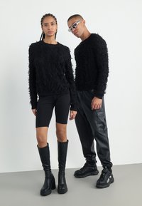 YOURTURN UNISEX - Strikkegenser - black