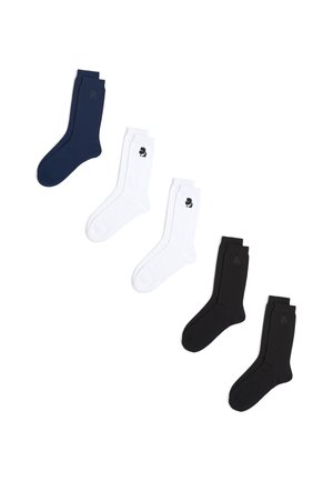 Ensemble de trois paires de chaussettes : une marine, deux blanches et deux noires. Chacune présente un petit logo près du haut. Mélange de coton, longueur mi-mollet.
