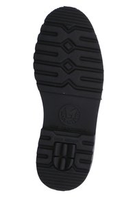 Semelle de chaussure en caoutchouc noir avec un motif de bande de roulement texturé, présentant des détails d'absorption des chocs et une marque. Conçue pour la durabilité et l'adhérence.