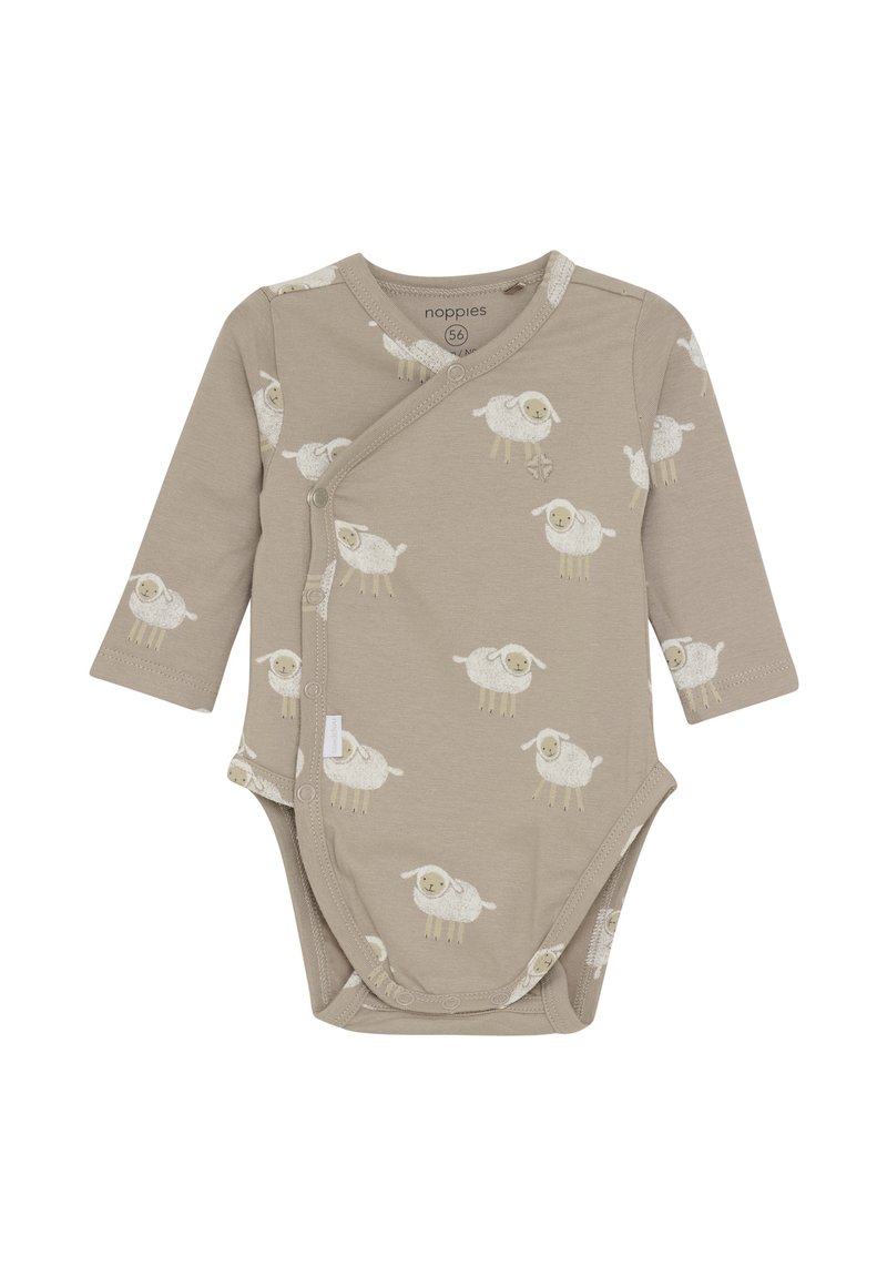 Beige lange mouw babyromper met witte schapenprints, zijsnapknopen en maat 56 label op de hals.