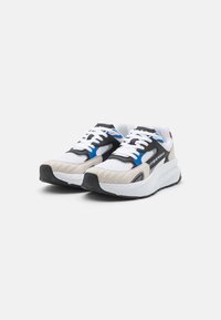EA7 Emporio Armani CRUSHER SONIC MIX UNISEX - Sneakers low - white/black/blue/syrah