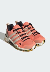 adidas Performance AX2R HIKING SHOES - Trekingové boty - coral fusion white solar gold