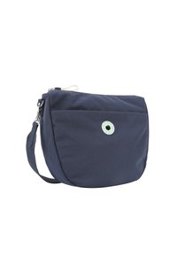 Tyrkysová látková crossbody taška s přední kapsou, kruhovým logem, nastavitelným popruhem a texturovaným materiálem. Lehký a kompaktní design.
