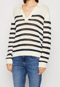 Mos Mosh Stickad tröja - off-white