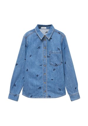 Blauw denim overhemd met lange mouwen, knopen aan de voorkant, borstzak, kraag en kleine donkere geborduurde bloemenpatronen verspreid over de stof.