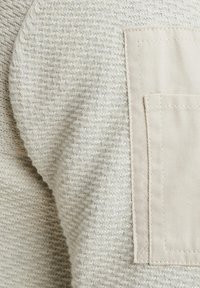 Thumbnail Image 9