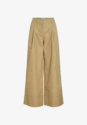 Beige weit geschnittene Hose mit vorderen Falten, glatter Textur und cropped Saum. Mit verdecktem Reißverschluss und Gürtelschlaufen.