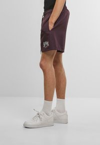 MJ Gonzales Badeshorts - plumpurple