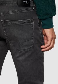 Pepe Jeans STANLEY - Calças de ganga justas - black denim