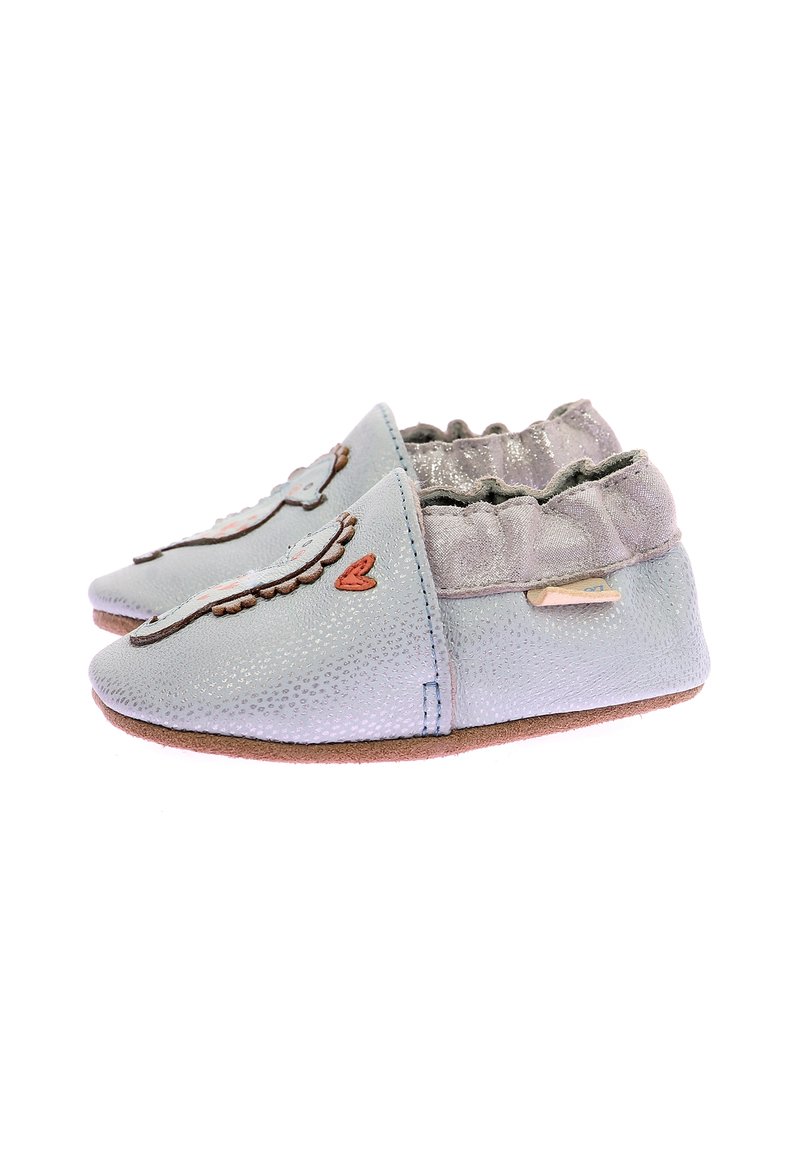 Scarpe per bambini in morbida pelle blu con finitura testurizzata, polsino elastico argento e cuciture decorative. Leggere e con suola flessibile.
