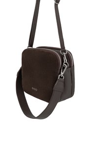 Borsa a tracolla in pelle e suede marroni, di forma quadrata, con chiusura a zip e tracolla regolabile. Presenta accessori in argento e logo impresso.