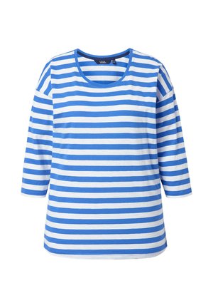 T-shirt rayé bleu et blanc avec un col rond, des manches 3/4, fabriqué en tissu léger. Il présente des rayures horizontales et une coupe décontractée.