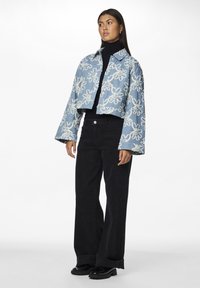Pieces PCLIBBEY SHIRT JACKET  - Jakna iz džinsa - medium blue denim