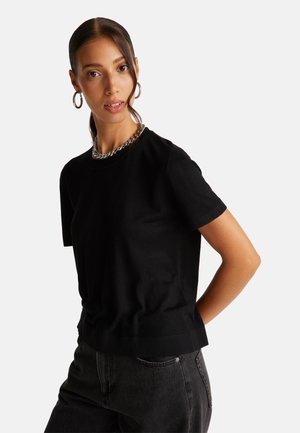 - T-shirt basic