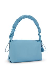 Niebieska torba na ramię wykonana z miękkiego materiału, z marszczonym paskiem i zamkiem błyskawicznym. Zawiera mały gumowy charms przymocowany do suwaka.