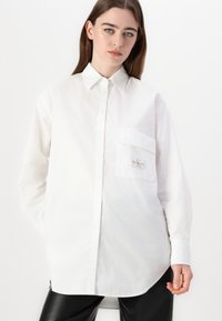 Calvin Klein Jeans LONG UTILITY SHIRT - Camicia - bright white