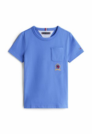 Light blue cotton t-shirt with short sleeves, round neck, pocket on the left chest, and embroidered logo detail. Soft texture, casual fit.