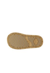 Suola di scarpa in gomma beige, caratterizzata da un motivo esagonale testurizzato per garantire aderenza e una forma arrotondata con un logo di marca distintivo.