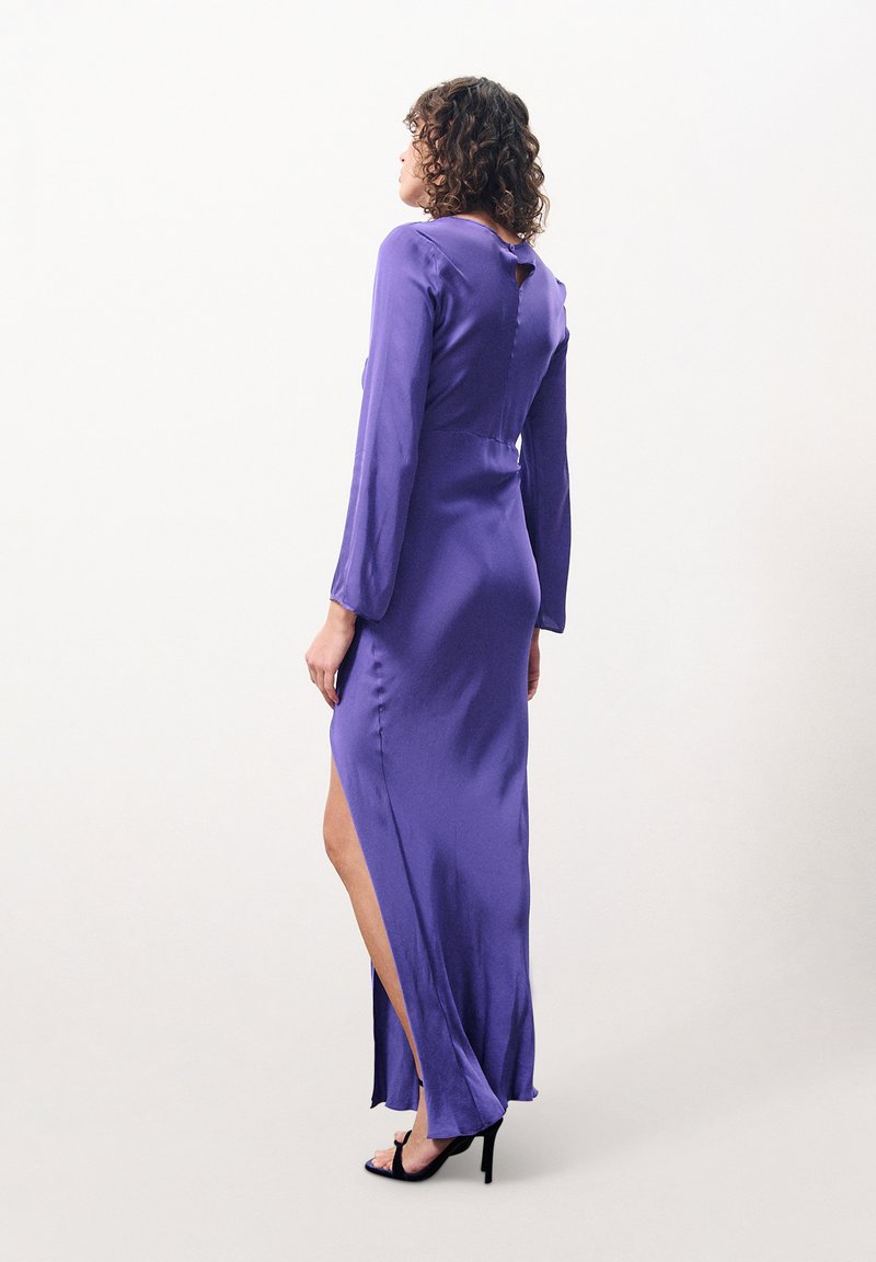 black maxi dress and sneakers Backless Elegance Maxi Dress – ZINNTRA