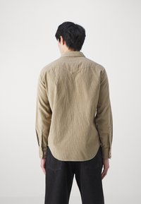 Levi's® BARSTOW WESTERN STANDARD - Cămașă - sand/beige