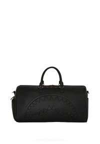 Bolsa de deporte negra hecha de cuero texturizado, con un patrón en relieve, forma redondeada, dobles asas superiores y cierre con cremallera.