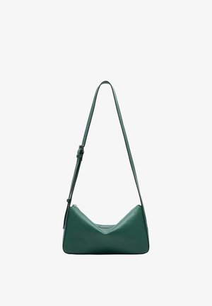 Zielona skórzana torba na ramię z regulowanym paskiem i główną komorą na zamek, minimalistyczny design o gładkiej fakturze.