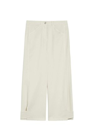 Pantaloni a gamba larga color crema con una texture liscia, tasche anteriori, chiusura con un solo bottone e dettaglio orlo risvoltato.