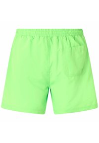 Costumi da bagno verde neon realizzati in tessuto leggero, dotati di una cintura elastica e di una singola tasca posteriore. Texture liscia, design semplice.