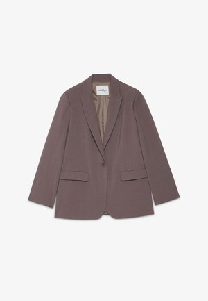 Blazer marrone a un bottone con rever a lancia e tasche con pattina, esposto disteso con fodera interna visibile e etichetta del marchio.