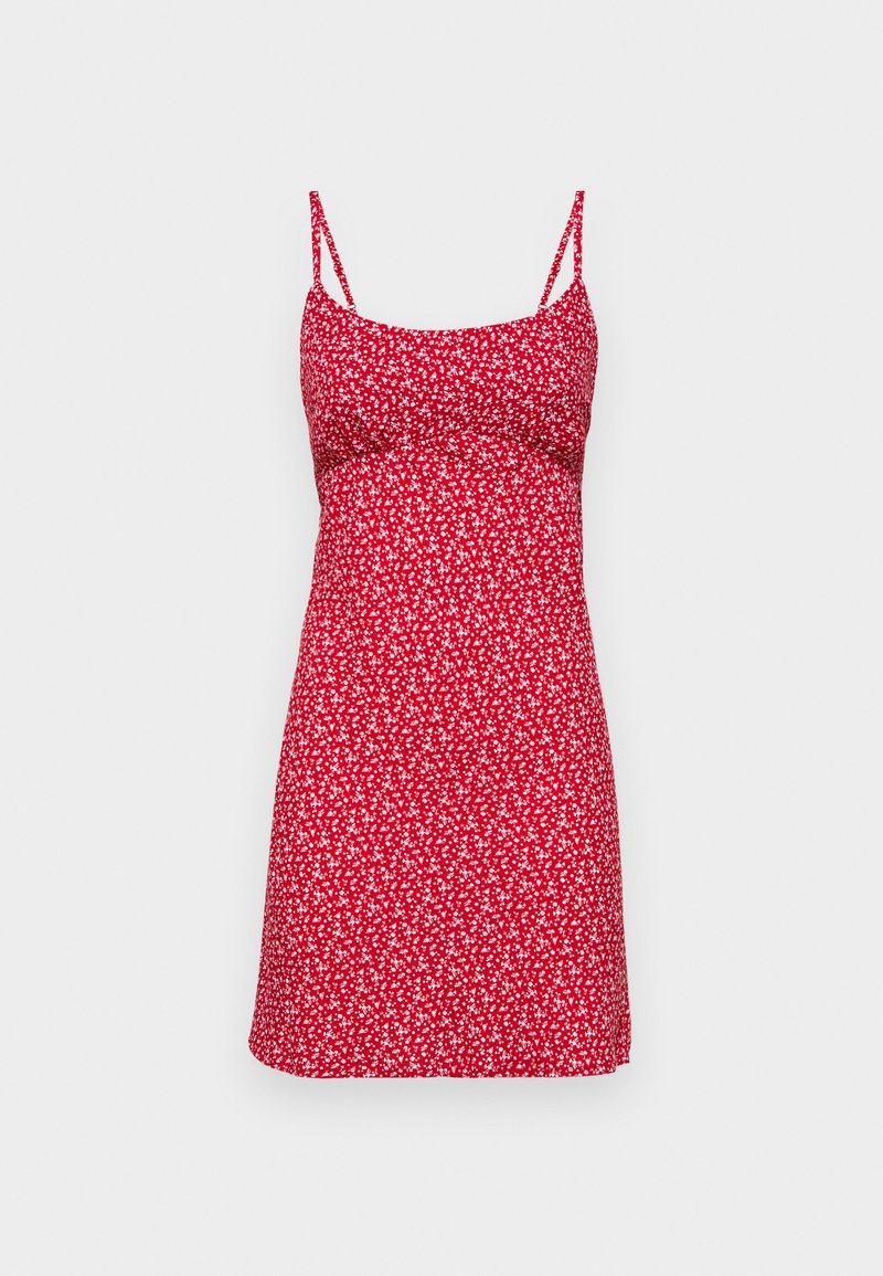 Rotes Blumenkleid in Mini-Länge mit dünnen verstellbaren Trägern, das einen figurbetonten Oberteil und einen ausgestellten Rock hat. Der Stoff hat eine weiche Textur und kleine weiße Blumenmuster.