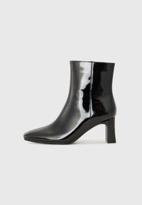 Valitud, black