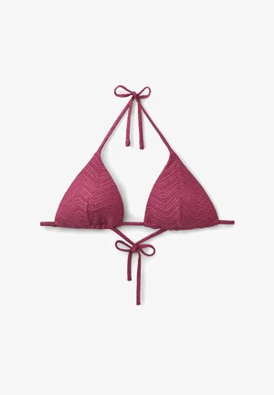 Bordowy teksturowany trójkątny top od bikini z wiązaniem na szyi i z tyłu na białym tle.