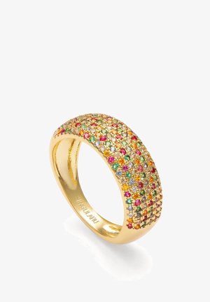 Goldener Bandring mit glattem, abgerundetem Design, besetzt mit dicht nebeneinander angeordneten mehrfarbigen Edelsteinen auf seiner Oberfläche.