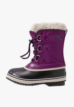 Botte d'hiver étanche violette et noire avec doublure en polaire blanche, design à trois lacets et semelle texturée pour une meilleure adhérence.