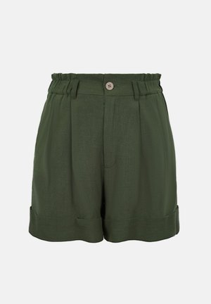 Tmavozelené kraťasy s vysokým pásom, jedným gombíkom, opaskovými slučkami, skladmi a obrúbenými lemami.