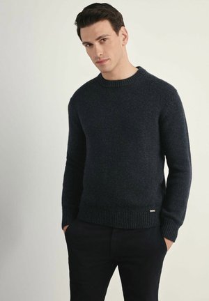 - Sweter