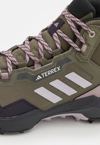 Adidas Terrex AX4 MID GORE-TEX® HIKING - Turistiniai batai - olive strata/silver dawn/preloved fig