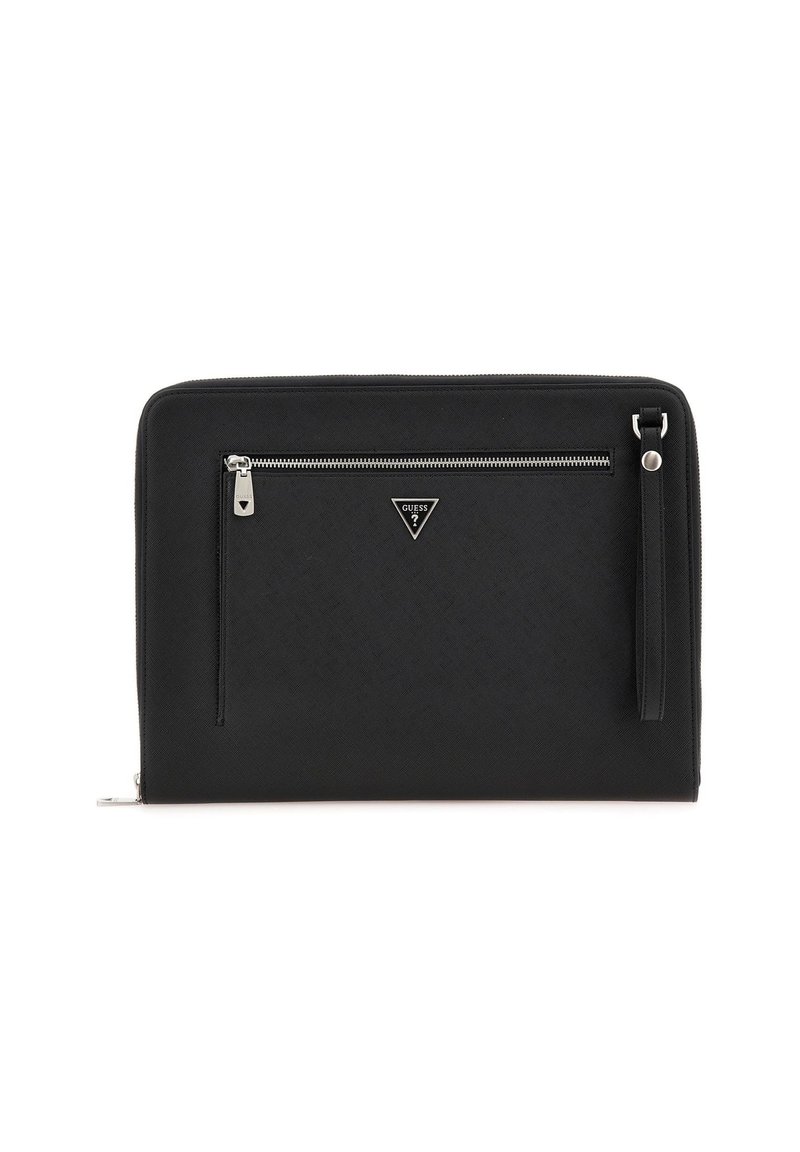 Borsa a pochette nera con zip, dotata di una superficie texturizzata, con un triangolo logo argentato e una tracolla per il trasporto.
