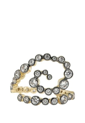 Goldenes Spiralenring-Set mit runden weißen Edelsteinen verschiedener Größen, die konzentrische Kreise bilden.