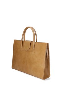 Borsa a tracolla in pelle color cuoio con forma strutturata, doppio manico superiore e chiusura a pattina. Presenta una texture liscia e sottili dettagli di cucitura.