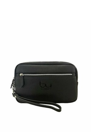 Portamonete da polso in pelle nera con tasca con zip argento, logo in rilievo sul davanti e cinturino staccabile per portare a mano.