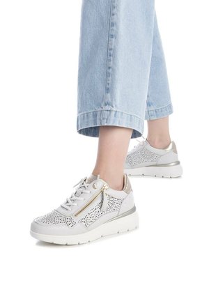 Carmela, ZAPATILLA DE MUJER PLANO  - BLANCO - Zapatillas - blanco