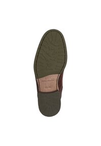 Chaussure en cuir marron avec une semelle extérieure en caoutchouc vert. Présente un motif texturé et un talon légèrement rembourré pour le confort.