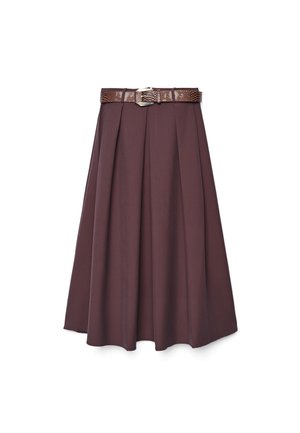 Gonna midi plissettata marrone con cintura marrone dalla texture e fibbia argentata, mostrata su sfondo bianco.