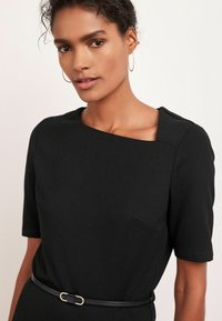 Next TAILORED PONTE MIDI DRESS - Kotelomekko - black
