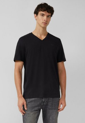 - T-shirt basic