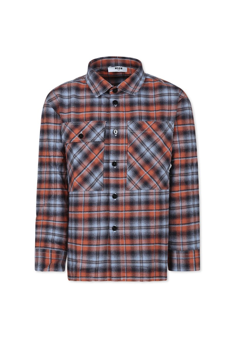 Camicia a quadri rossa e blu in flanella, con colletto button-down, due tasche sul petto e bottoni neri. Maniche lunghe, vestibilità comoda.