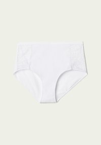 Bragas blancas de cintura alta con acentos de encaje en los laterales, textura de algodón suave y cinturilla elástica, con un diseño simple.